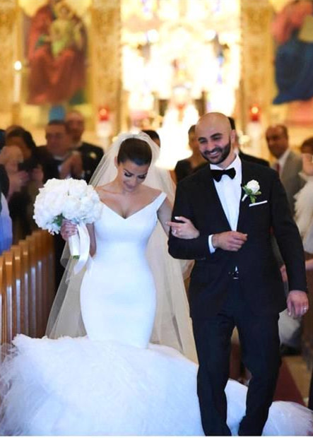 Gorgeous Mermaid V-Neck White Tulle Wedding Dress