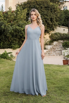 Charmante robe longue en satin à bretelles spaghetti coupe A